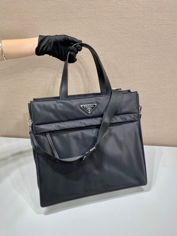 Pra*a tote bags